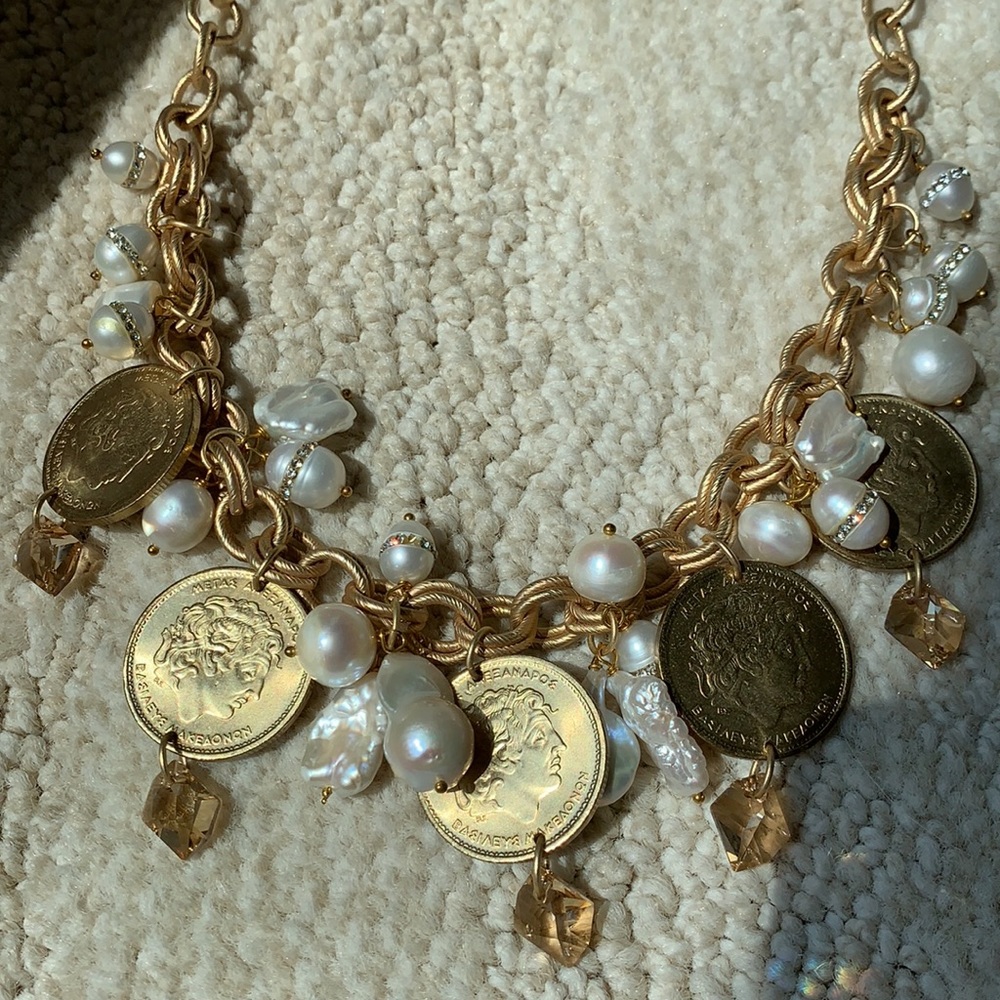 Boutique necklace with coin pearls w rhinestones. - Picture 2 of 9